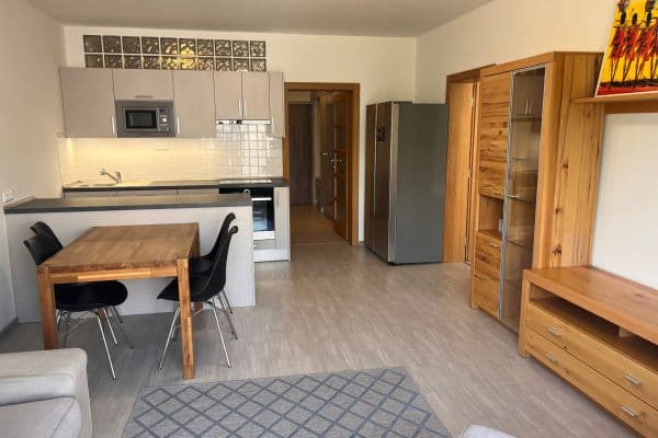 Prenájom bytu 2-izbový 59 m², Lačnovská, Praha Prenájom bytu 2-izbový 59 m², Lačnovská, Praha