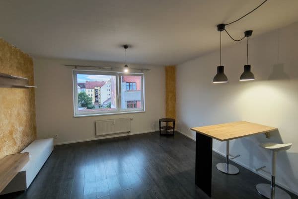 Prenájom bytu 1-izbový 32 m², Pichlova, Pardubice Prenájom bytu 1-izbový 32 m², Pichlova, Pardubice