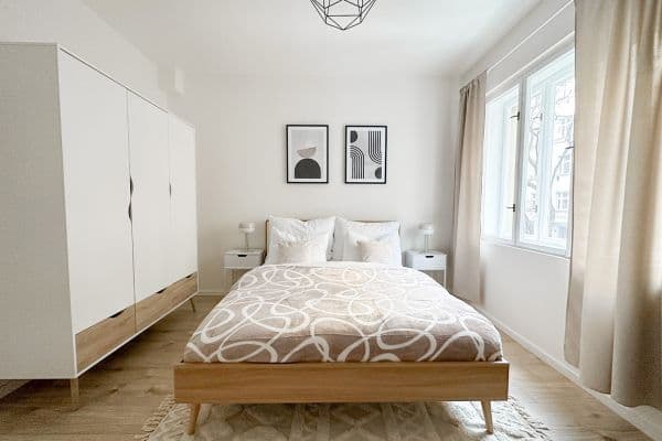 Prenájom bytu 2-izbový 43 m², Biskupcova, Praha Prenájom bytu 2-izbový 43 m², Biskupcova, Praha