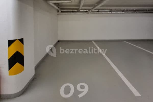 Prenájom garáže 14 m², Nyklíčkova, Praha Prenájom garáže 14 m², Nyklíčkova, Praha