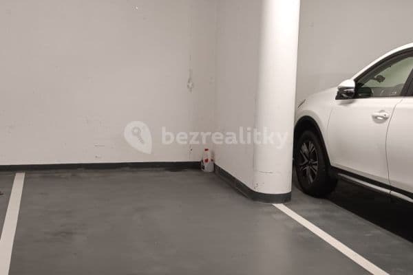 Prenájom garáže 15 m², Korunní, Praha Prenájom garáže 15 m², Korunní, Praha