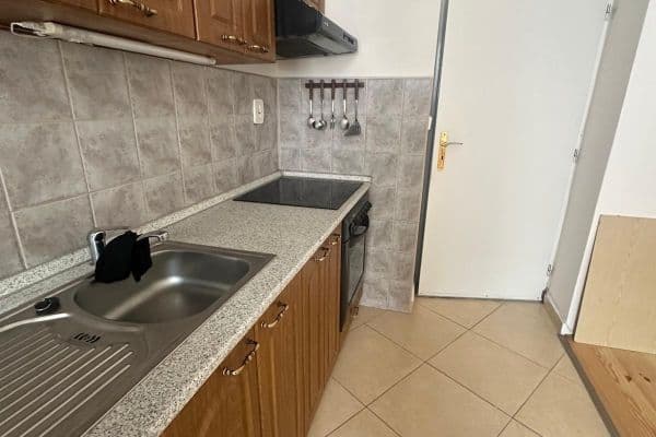 Prenájom bytu 1-izbový 40 m², Hartigova, Praha Prenájom bytu 1-izbový 40 m², Hartigova, Praha