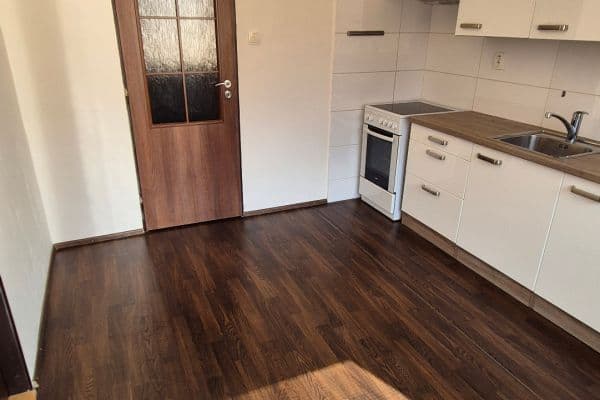 Predaj bytu 3-izbový 72 m², 9. května, Hrušovany nad Jevišovkou Predaj bytu 3-izbový 72 m², 9. května, Hrušovany nad Jevišovkou