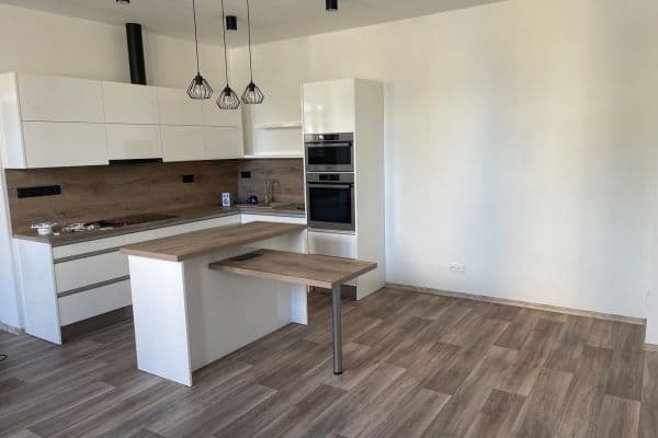 Prenájom bytu 2-izbový 53 m², třída SNP, Hradec Králové Prenájom bytu 2-izbový 53 m², třída SNP, Hradec Králové