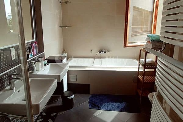 Prenájom domu 150 m², pozemok 344 m², Náchodská, Praha Prenájom domu 150 m², pozemok 344 m², Náchodská, Praha