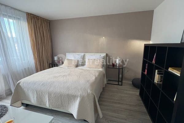 Prenájom bytu 2-izbový 43 m², Počernická, Praha Prenájom bytu 2-izbový 43 m², Počernická, Praha