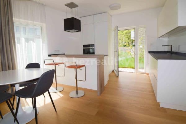 Prenájom bytu 2-izbový 80 m², Kobrova, Hlavní město Praha Prenájom bytu 2-izbový 80 m², Kobrova, Hlavní město Praha