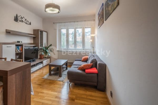 Prenájom bytu 3-izbový 54 m², Jeremenkova, Praha Prenájom bytu 3-izbový 54 m², Jeremenkova, Praha