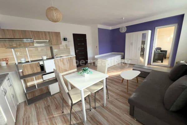 Prenájom bytu 1-izbový 38 m², Bořenovská, Holešov Prenájom bytu 1-izbový 38 m², Bořenovská, Holešov