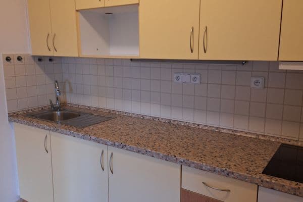 Prenájom bytu 2-izbový 57 m², Úhonická, Jeneč Prenájom bytu 2-izbový 57 m², Úhonická, Jeneč