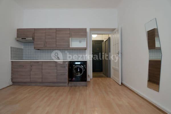 Prenájom bytu 1-izbový 33 m², Libická, Praha Prenájom bytu 1-izbový 33 m², Libická, Praha