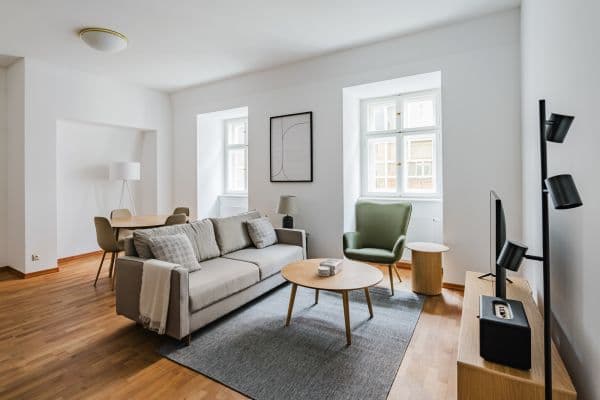 Prenájom bytu 101 m², Dlouhá, Praha Prenájom bytu 101 m², Dlouhá, Praha