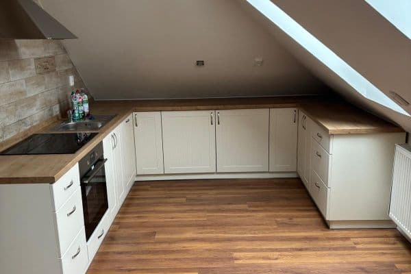 Prenájom bytu 3-izbový 98 m², Na Potocích, Radnice Prenájom bytu 3-izbový 98 m², Na Potocích, Radnice