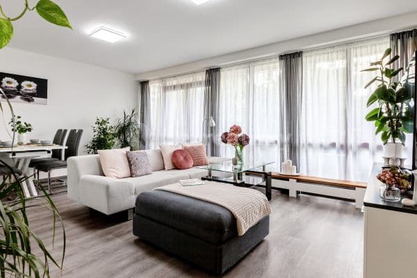 Prenájom bytu 4-izbový 86 m², Zelený pruh, Praha Prenájom bytu 4-izbový 86 m², Zelený pruh, Praha