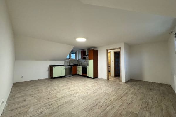 Prenájom bytu 2-izbový 60 m², Štenclova, Prachovice Prenájom bytu 2-izbový 60 m², Štenclova, Prachovice