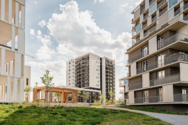 Prenájom bytu 2-izbový 66 m², Mezi Vodami, Praha Prenájom bytu 2-izbový 66 m², Mezi Vodami, Praha