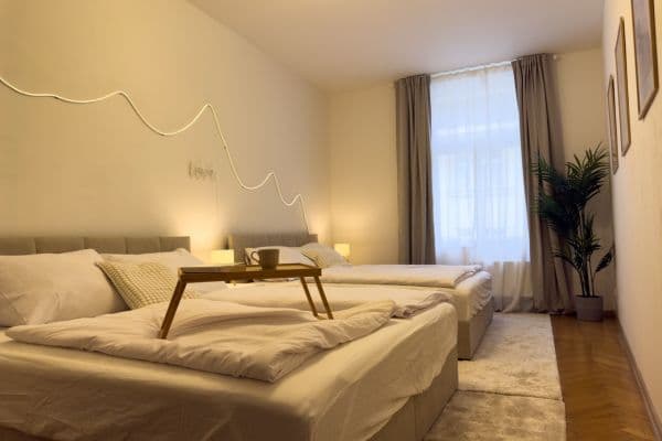 Prenájom bytu 100 m², Londýnská, Praha Prenájom bytu 100 m², Londýnská, Praha