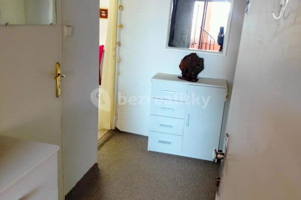 Prenájom bytu 1-izbový 43 m², Lacinova, Kladno Prenájom bytu 1-izbový 43 m², Lacinova, Kladno