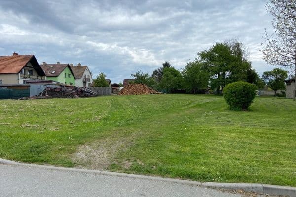 Predaj pozemku 1.387 m², Vysočany Predaj pozemku 1.387 m², Vysočany