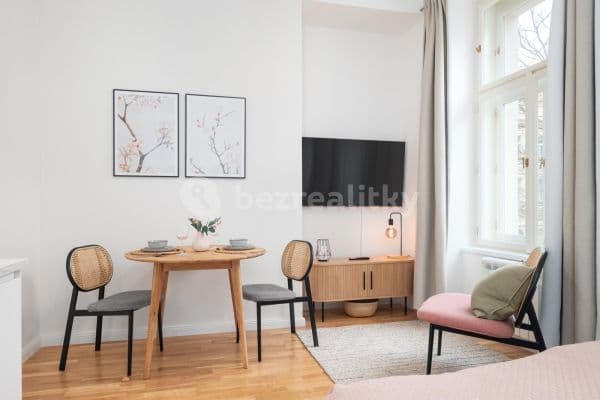 Prenájom bytu 1-izbový 30 m², Vítkova, Praha Prenájom bytu 1-izbový 30 m², Vítkova, Praha