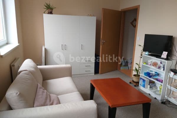 Prenájom bytu 1-izbový 27 m², Komenského, Šestajovice Prenájom bytu 1-izbový 27 m², Komenského, Šestajovice