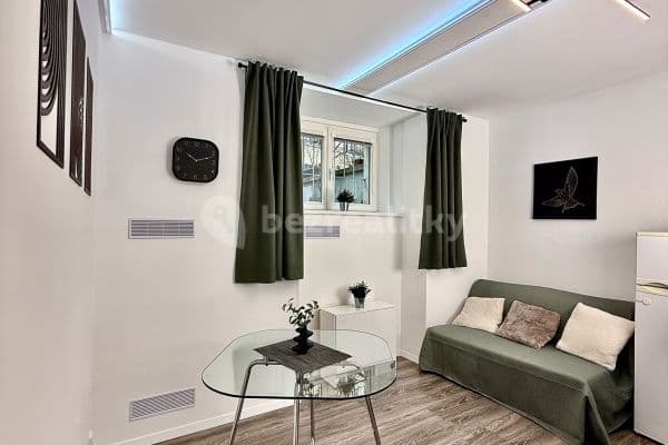 Prenájom bytu 2-izbový 38 m², Koulova, Praha Prenájom bytu 2-izbový 38 m², Koulova, Praha