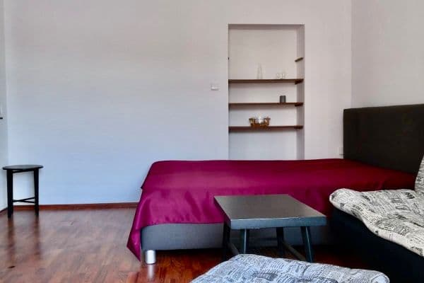 Prenájom bytu 1-izbový 40 m², Nákladní, Karlovy Vary Prenájom bytu 1-izbový 40 m², Nákladní, Karlovy Vary