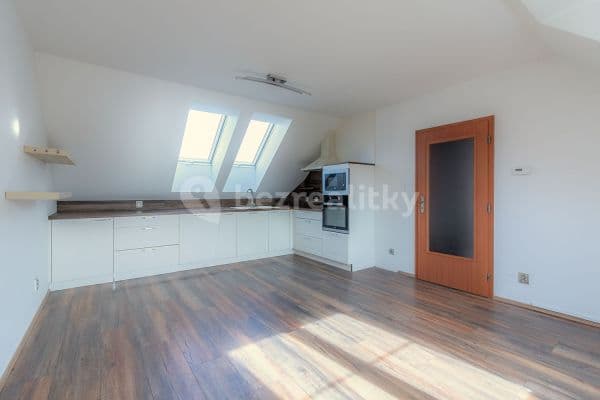 Prenájom bytu 3-izbový 83 m², Tisová, Holubice Prenájom bytu 3-izbový 83 m², Tisová, Holubice