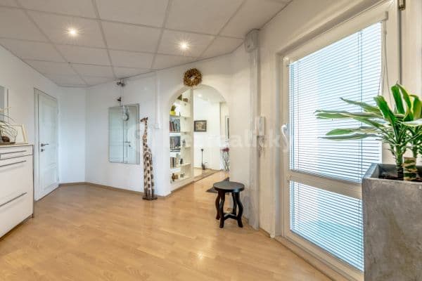 Prenájom bytu 4-izbový 102 m², Nušlova, Praha Prenájom bytu 4-izbový 102 m², Nušlova, Praha