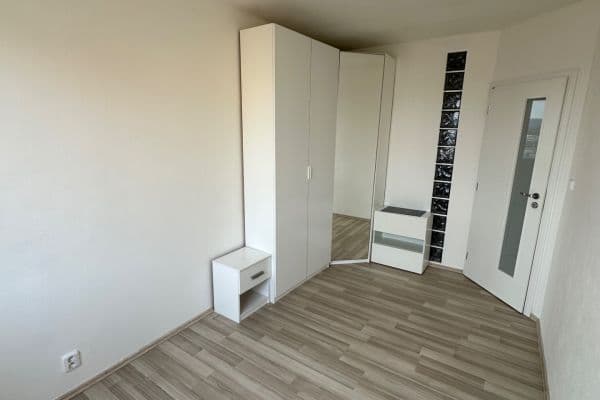 Prenájom bytu 2-izbový 44 m², Nad Papežem, Dobříš Prenájom bytu 2-izbový 44 m², Nad Papežem, Dobříš
