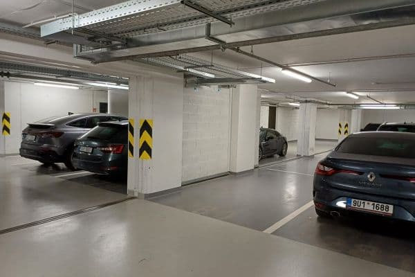 Prenájom garáže 12 m², U Mlýnského kanálu, Praha Prenájom garáže 12 m², U Mlýnského kanálu, Praha