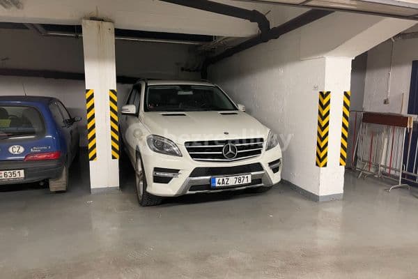 Prenájom garáže 16 m², Roháčova, Hlavní město Praha Prenájom garáže 16 m², Roháčova, Hlavní město Praha