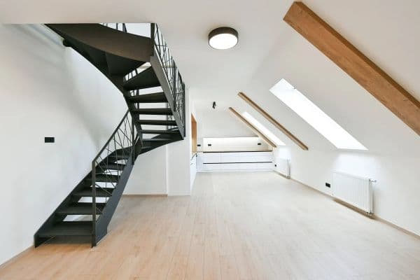 Prenájom bytu 4-izbový 108 m², Bartoškova, Praha Prenájom bytu 4-izbový 108 m², Bartoškova, Praha