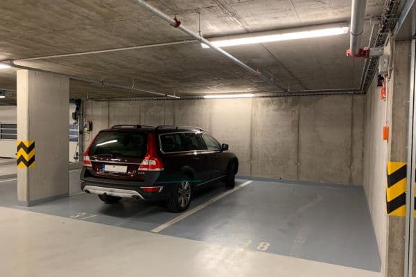 Prenájom garáže 15 m², Za Strašnickou vozovnou, Praha Prenájom garáže 15 m², Za Strašnickou vozovnou, Praha