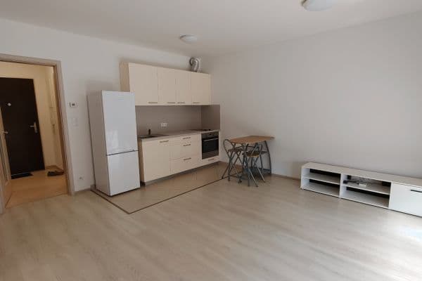 Prenájom bytu 1-izbový 34 m², Toufarova, Praha Prenájom bytu 1-izbový 34 m², Toufarova, Praha