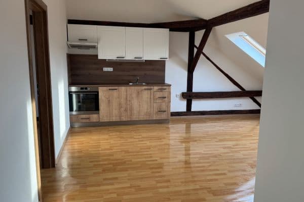 Prenájom bytu 3-izbový 92 m², Jablonského, Louny Prenájom bytu 3-izbový 92 m², Jablonského, Louny