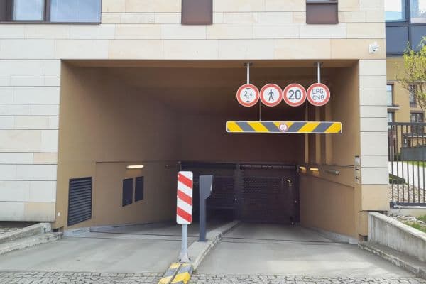 Prenájom garáže 14 m², Baarova, Praha Prenájom garáže 14 m², Baarova, Praha