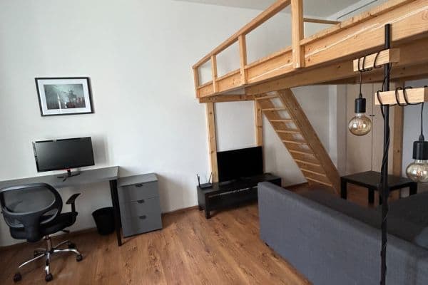 Prenájom bytu 1-izbový 34 m², Dělnická, České Budějovice Prenájom bytu 1-izbový 34 m², Dělnická, České Budějovice