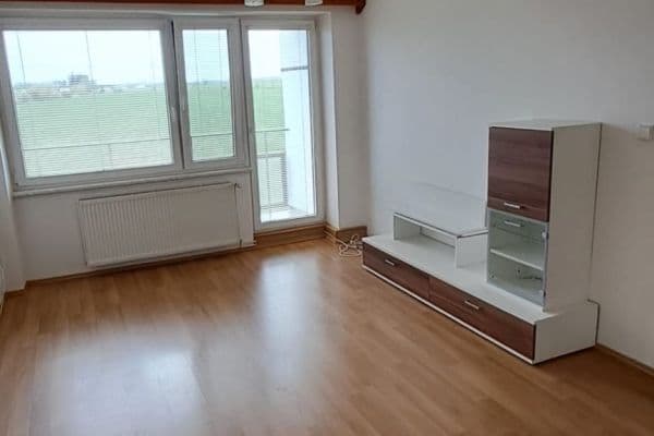 Prenájom bytu 3-izbový 76 m², Nový Bydžov Prenájom bytu 3-izbový 76 m², Nový Bydžov
