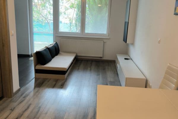 Prenájom bytu Garsoniéra 32 m², Rastislavova, Slovenský Grob Prenájom bytu Garsoniéra 32 m², Rastislavova, Slovenský Grob
