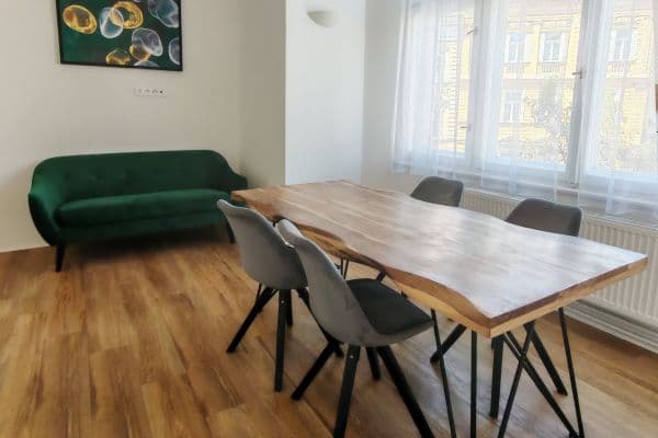 Prenájom bytu 4-izbový 112 m², Pštrossova, Praha Prenájom bytu 4-izbový 112 m², Pštrossova, Praha