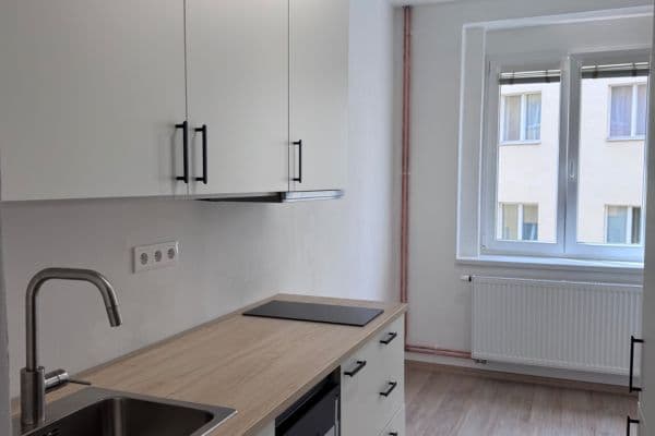 Prenájom bytu 1-izbový 35 m², Terronská, Praha Prenájom bytu 1-izbový 35 m², Terronská, Praha