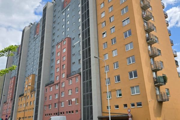 Prenájom garáže 14 m², Hnězdenská, Praha Prenájom garáže 14 m², Hnězdenská, Praha