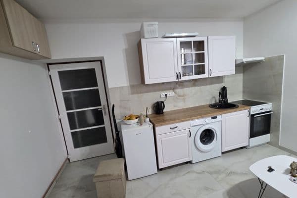 Prenájom bytu Garsoniéra 30 m², Zelinářská, Praha Prenájom bytu Garsoniéra 30 m², Zelinářská, Praha