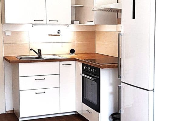 Prenájom bytu 2-izbový 48 m², náměstí Dr. Václava Holého, Praha Prenájom bytu 2-izbový 48 m², náměstí Dr. Václava Holého, Praha