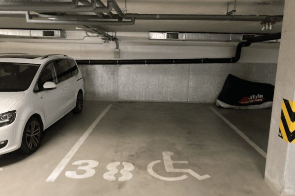 Prenájom garáže 21 m², Ústavní, Praha Prenájom garáže 21 m², Ústavní, Praha