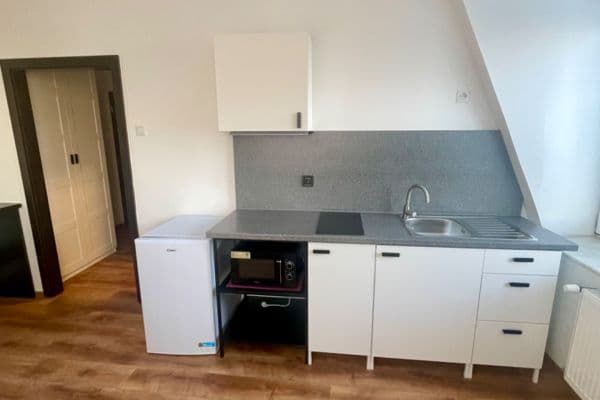 Prenájom bytu 1-izbový 22 m², Suchdolské náměstí, Hlavní město Praha Prenájom bytu 1-izbový 22 m², Suchdolské náměstí, Hlavní město Praha