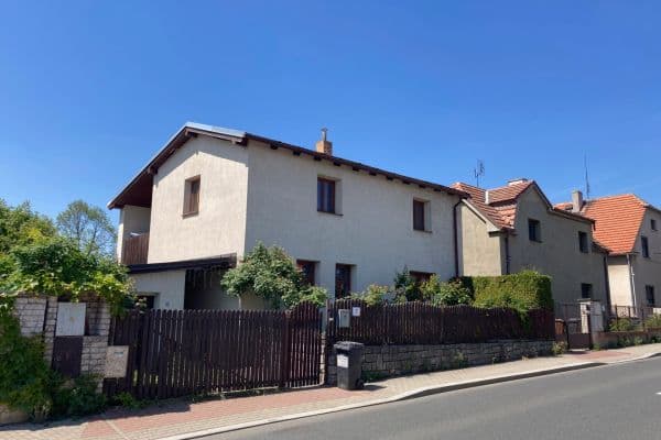 Prenájom bytu 2-izbový 82 m², K Holyni, Praha Prenájom bytu 2-izbový 82 m², K Holyni, Praha