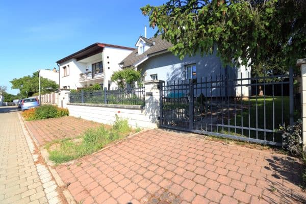 Prenájom domu 140 m², pozemek 335 m², V padolině, Prenájom domu 140 m², pozemek 335 m², V padolině,