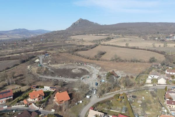 Predaj pozemku 1.000 m², Jenčice Predaj pozemku 1.000 m², Jenčice